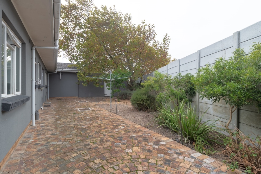 4 Bedroom Property for Sale in Schoongezicht Western Cape